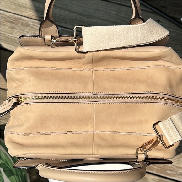 Tory Burch tote crossbody. Landscape design. Great condition. Neutral colors - Picture 3 of 14